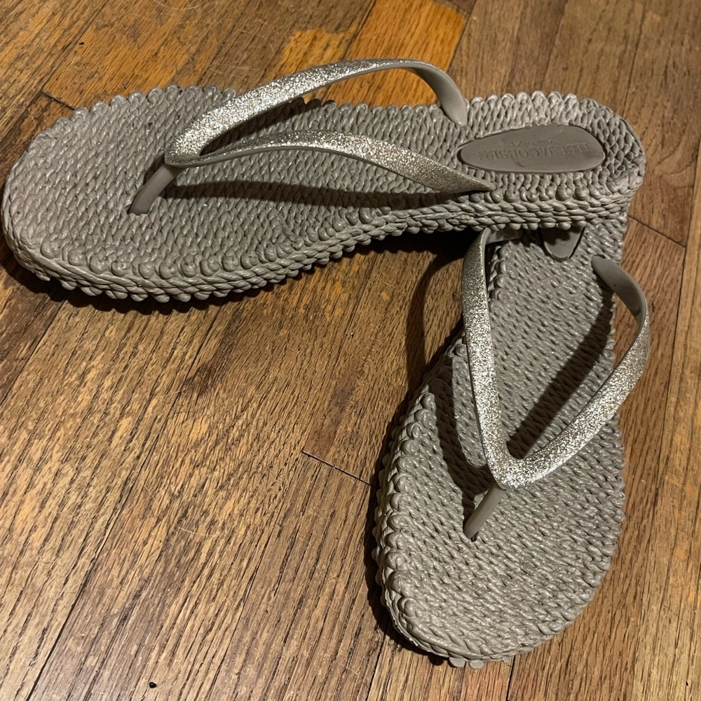ILSE JACOBSEN Gold  Flip Flops with Glitter  Size 10 EU 40